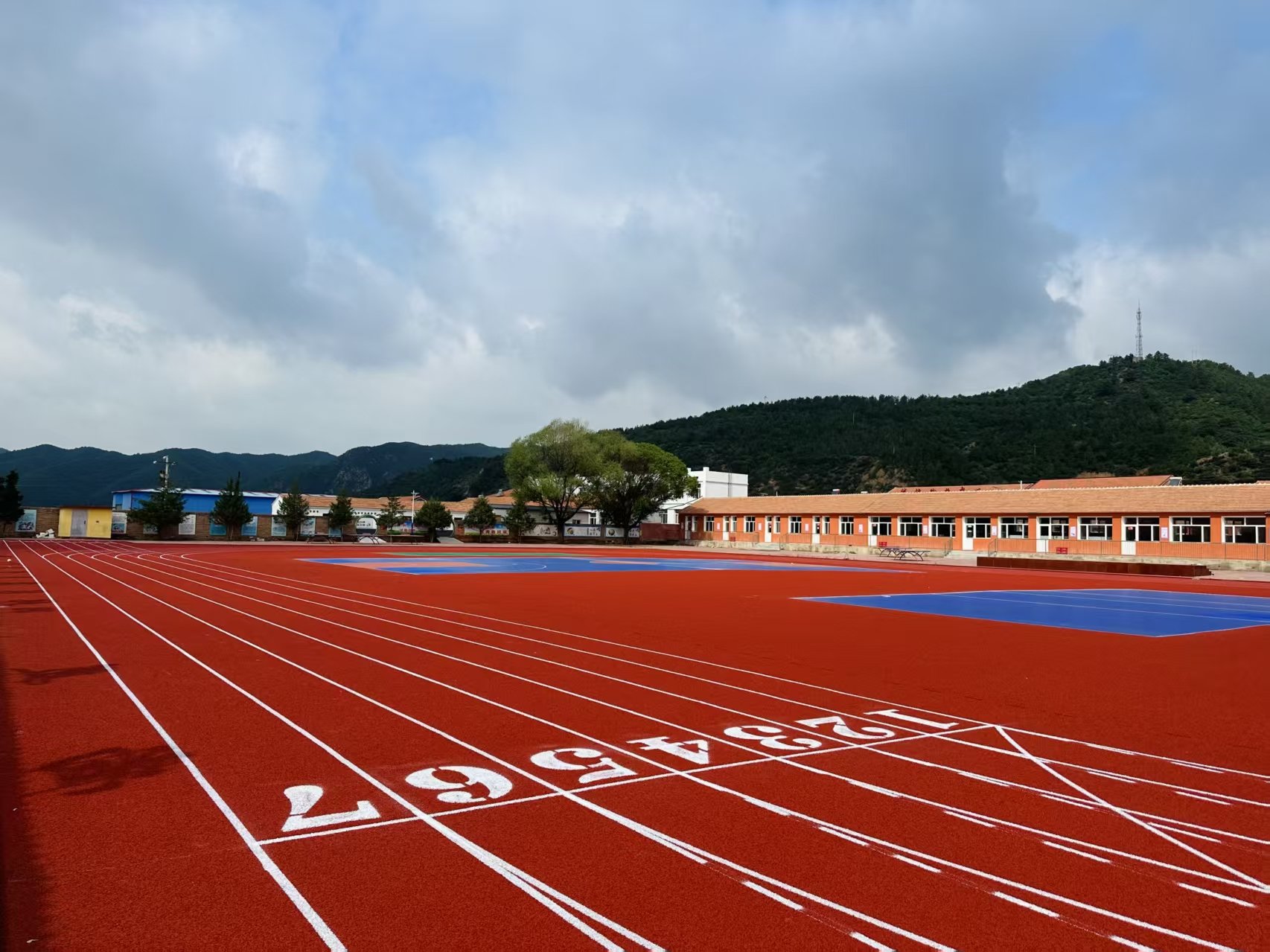 衡水市自结纹塑胶跑道自结纹塑胶跑道 - 方案
